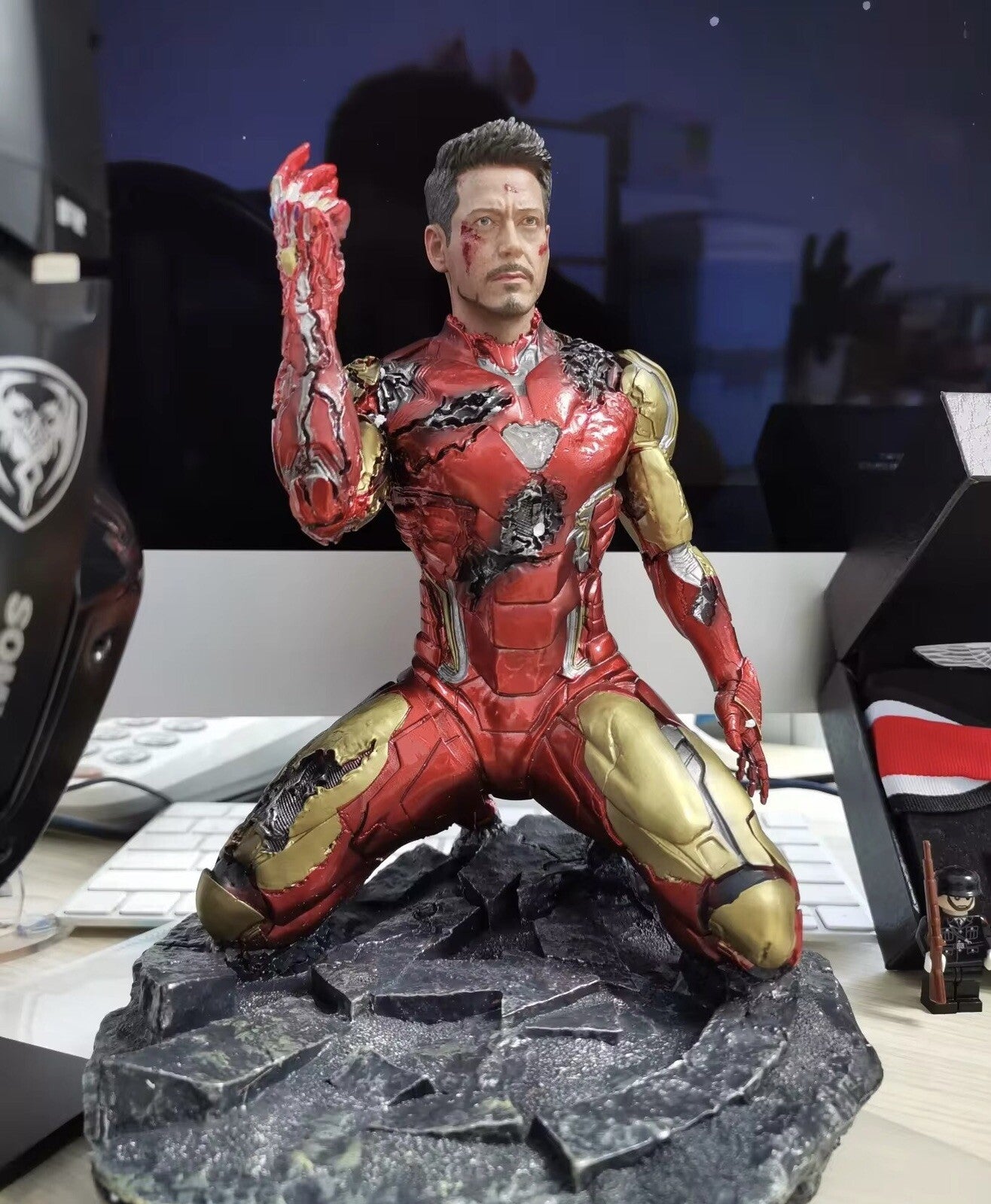 Action Figure Avengers Endgame Iron Man Mk85 Statua Luminosa Da Collezione Hero