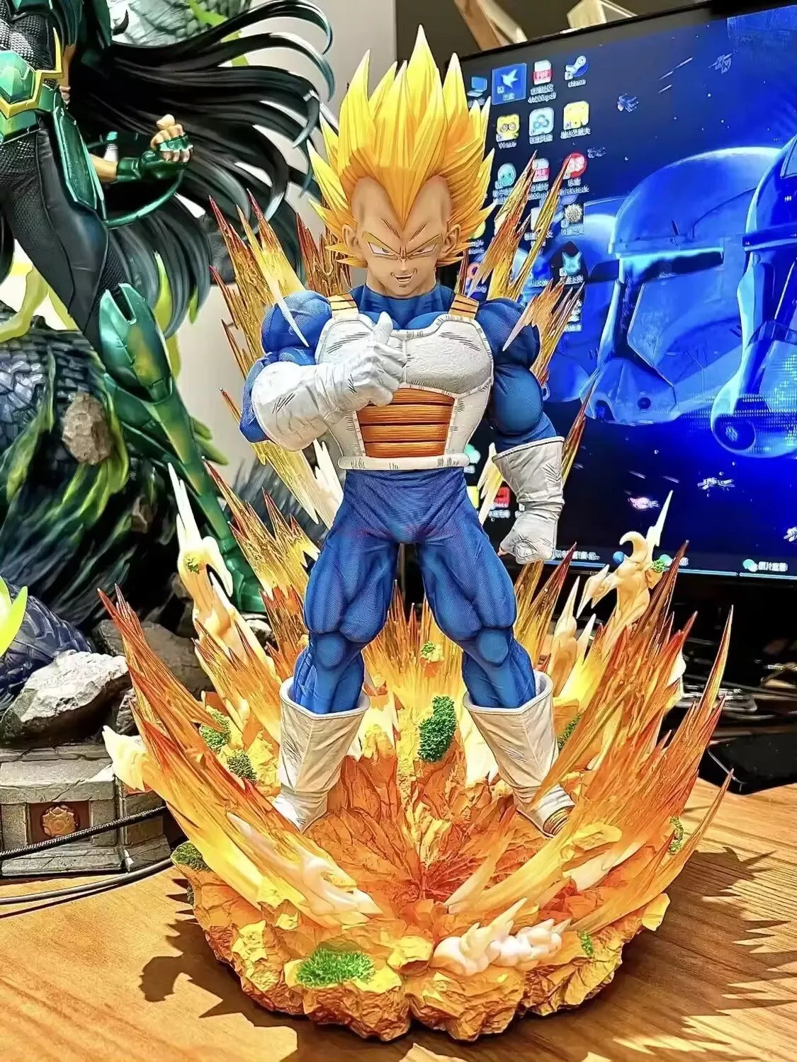 Statua Vegeta Super Saiyan 36cm – Dragon Ball Z | Edizione Battle Aura da Collezione - Nerd Lab