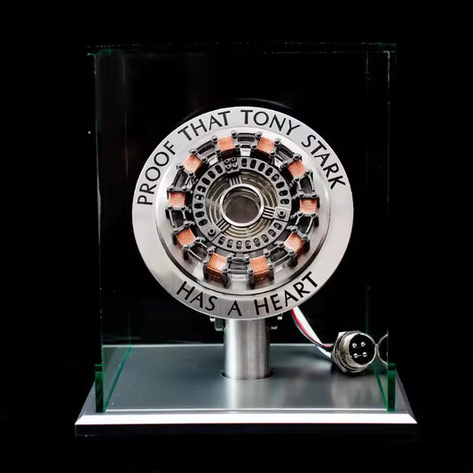 Reattore Arc Tony Stark “Proof That Tony Stark Has a Heart” – Replica da Collezione con Base in Vetro - Nerd Lab