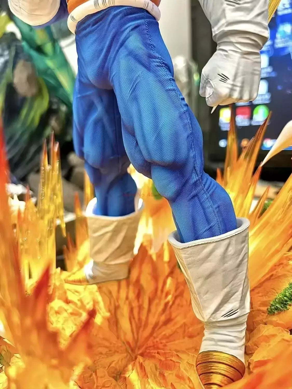 Statua Vegeta Super Saiyan 36cm – Dragon Ball Z | Edizione Battle Aura da Collezione - Nerd Lab