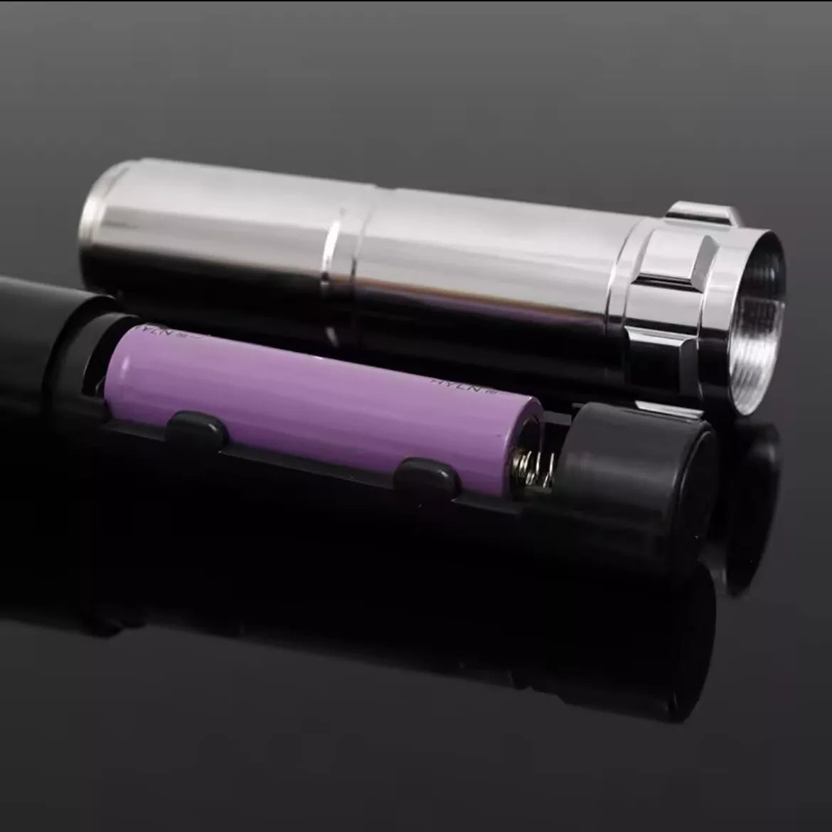 Spada Laser RGB Star Wars 75cm – Replica Realistica con Suoni, Effetti LED e Impugnatura in Metallo - Nerd Lab