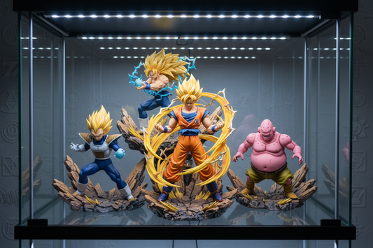 Collezione premium di action figure Dragon Ball Z con Goku Super Saiyan, Majin Buu, Vegeta e Gohan in vetrina illuminata