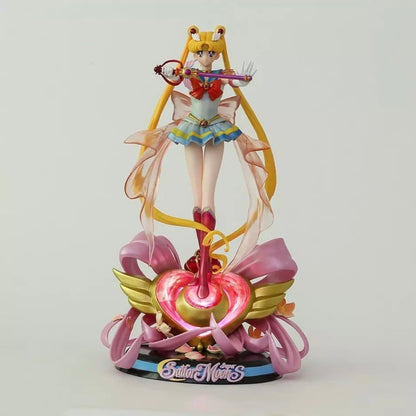 Sailor Moon Eternal – Action Figure Deluxe con Base Cuore Illuminata (Edizione da Collezione) - Nerd Lab