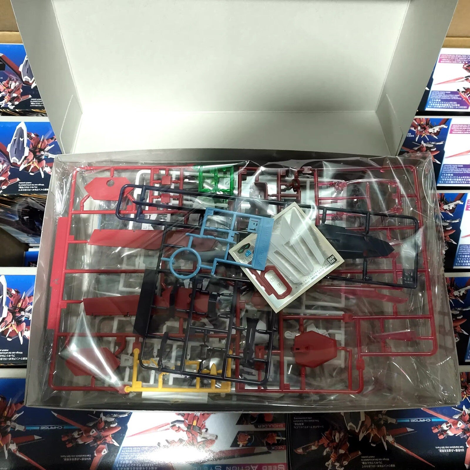 Action Figure Gundam Scala 1/144 Immortal Justice Gundam Model Kit HG Collezione