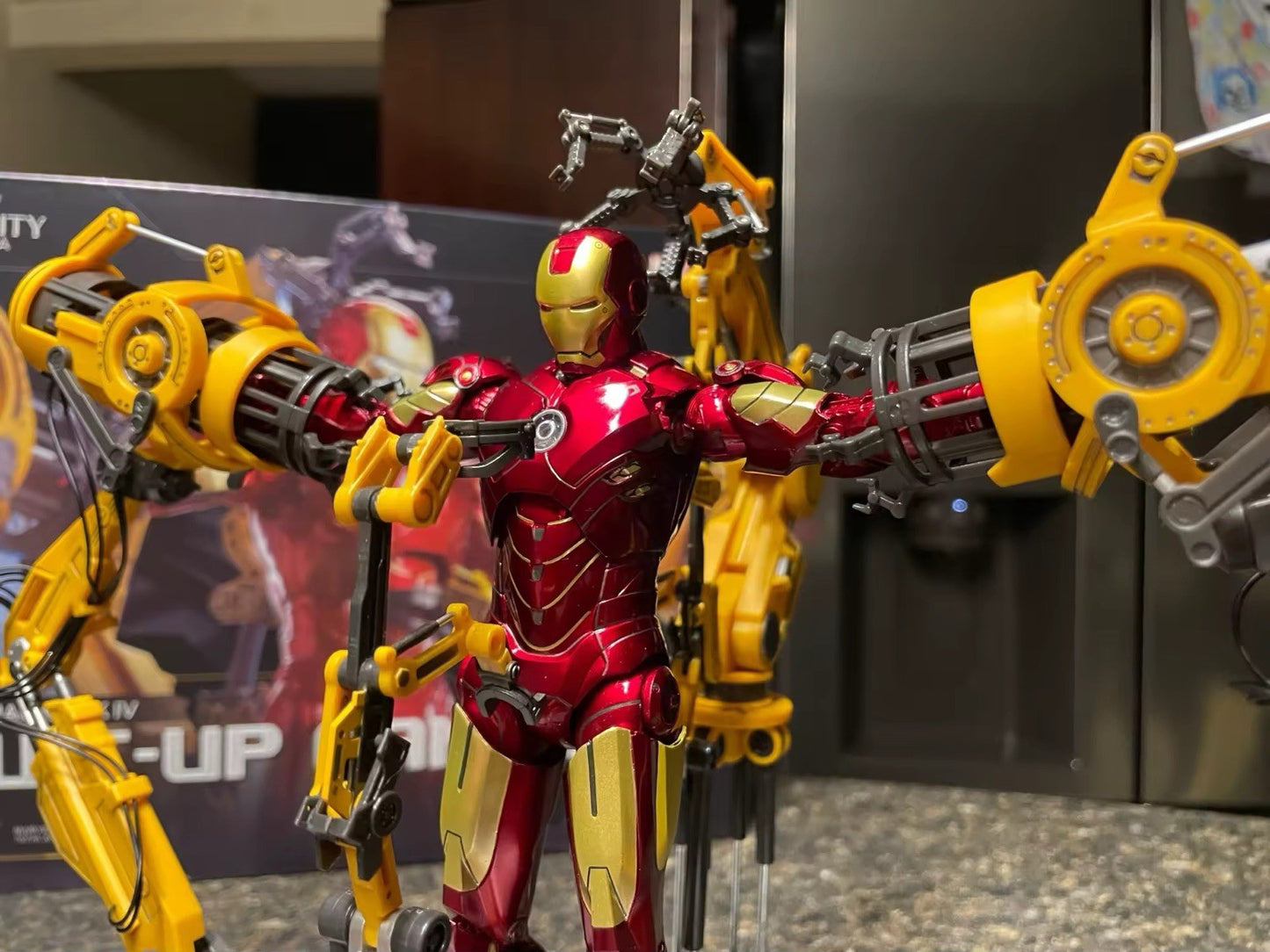 Action Figure Iron Man Mk 4 Suit-up Gantry Avengers The Infinity Saga Scala New