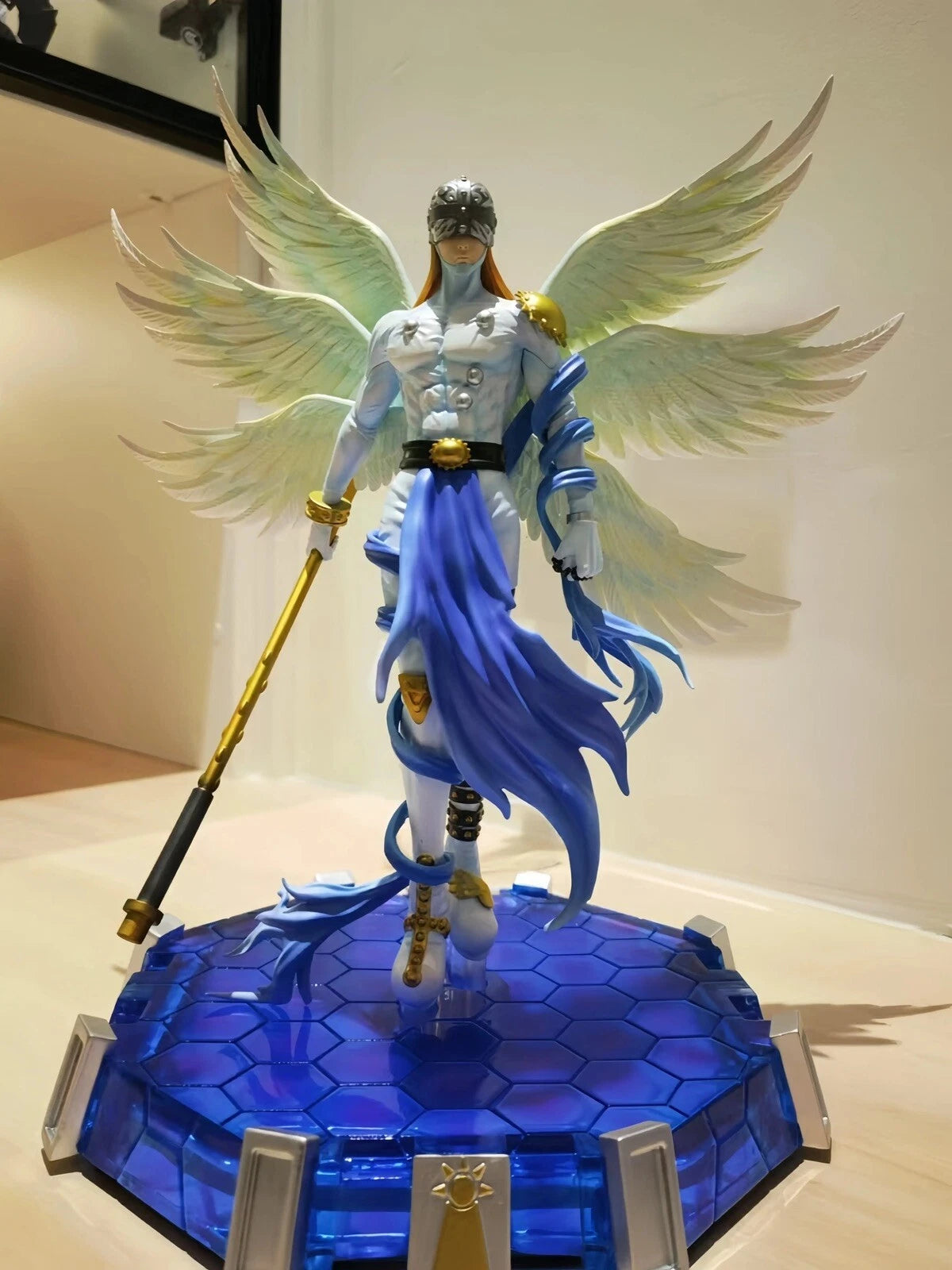 Angemon Premium Figure con Base Espositiva Led | Digimon Adventure - Nerd Lab