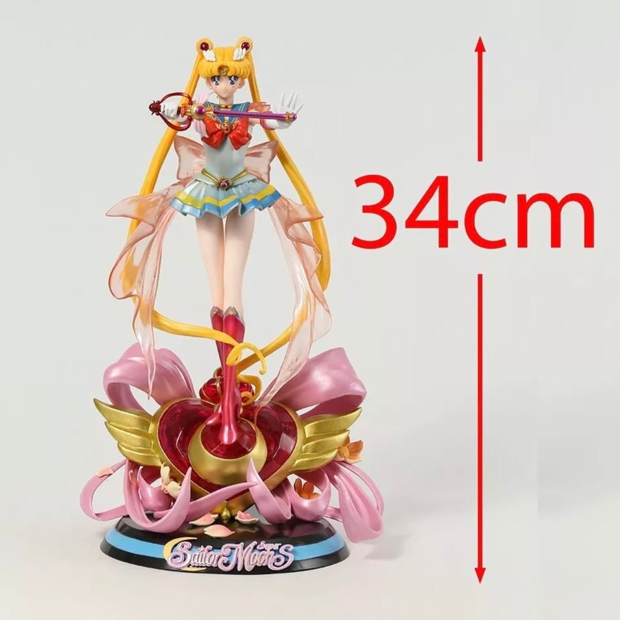 Sailor Moon Eternal – Action Figure Deluxe con Base Cuore Illuminata (Edizione da Collezione) - Nerd Lab