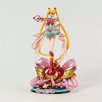 Sailor Moon Eternal – Action Figure Deluxe con Base Cuore Illuminata (Edizione da Collezione) - Nerd Lab