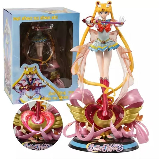 Sailor Moon Eternal – Action Figure Deluxe con Base Cuore Illuminata (Edizione da Collezione) - Nerd Lab